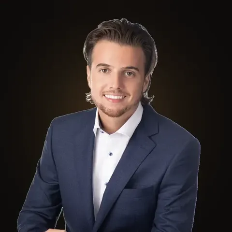 Portrait of Devon Tounjian
